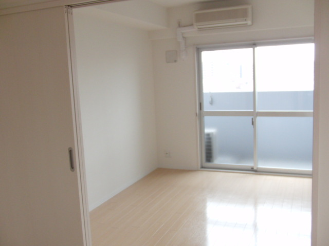 大阪市淀川区木川西３丁目の賃貸マンションの居間・リビング