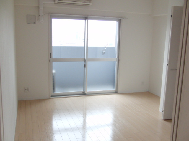 大阪市淀川区木川西３丁目の賃貸マンションの洋室