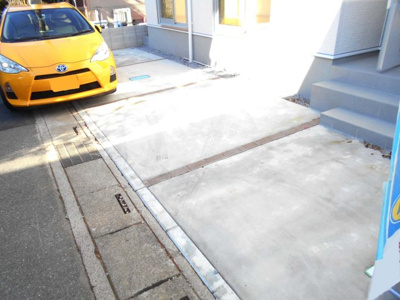 【駐車場】 | 新築　春日部市　豊町　全１棟　１号棟　33坪 | 駐車スペースもあります。・駅徒歩圏内バス便もあり・駐車場2台・南西向き・４SLDKとﾙｰﾌバルコニー・立野小・大増中・