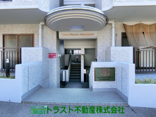 ライオンズマンション朝霧ケ丘のエントランス