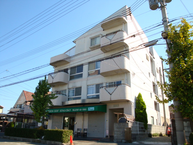 エミネンス宝塚の外観