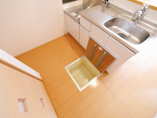 メゾン　ド　アゼリア　Ｂの収納|床下収納