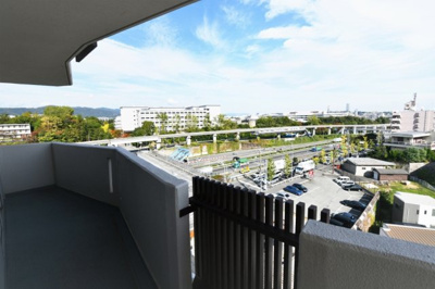 【展望】 | メゾン豊中（刀根山）　中古マンション | 【現地写真】高い建物周辺なくすっきりとした眺望です。