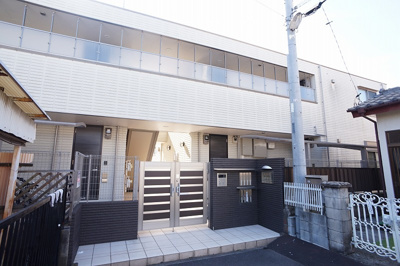 【外観】 | ルーチェ | 外構オートロック付きの建物です。路地奥の堂々とした佇まいの建物です。