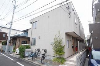 【外観】 | 周囲に溶け込みながらも存在感を示す建物です