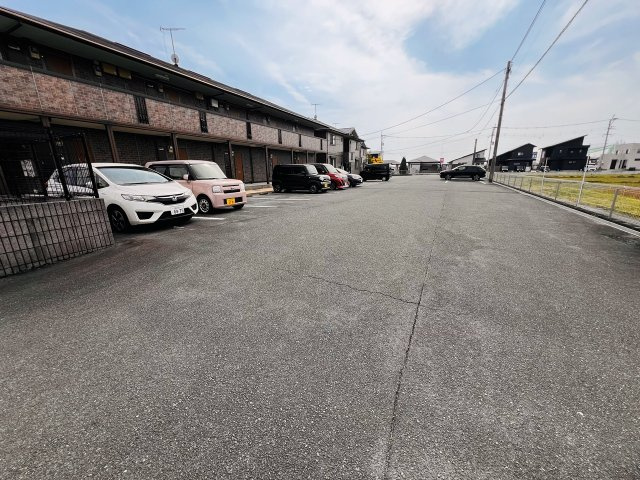 セジュール・シャイニングA棟の駐車場|駐車場です