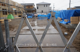 【駐車場】