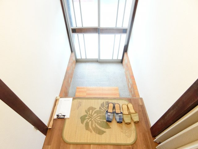 福田貸家の玄関