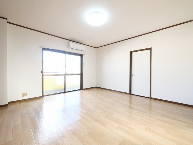 森島ビルの洋室|ゆったりした洋室です