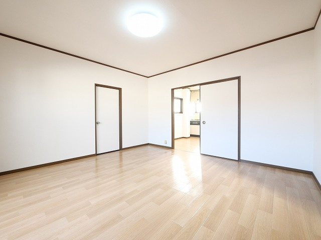 森島ビルの洋室|落ち着いた色調の洋室です