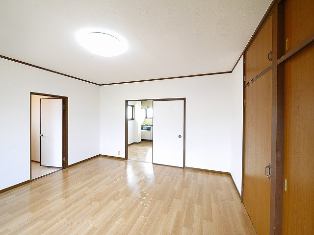 森島ビルの寝室|開放的な寝室です