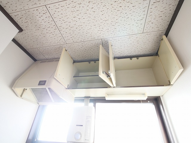 森島ビルのキッチン|コンパクトなキッチンで掃除もラクラク