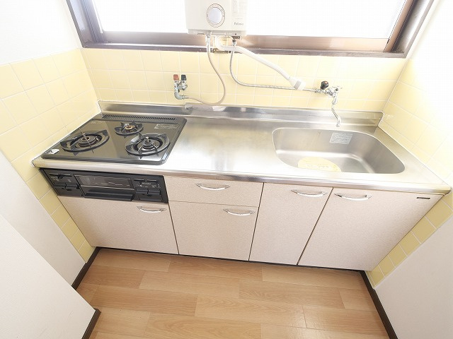 森島ビルのキッチン|お料理しやすいキッチンです