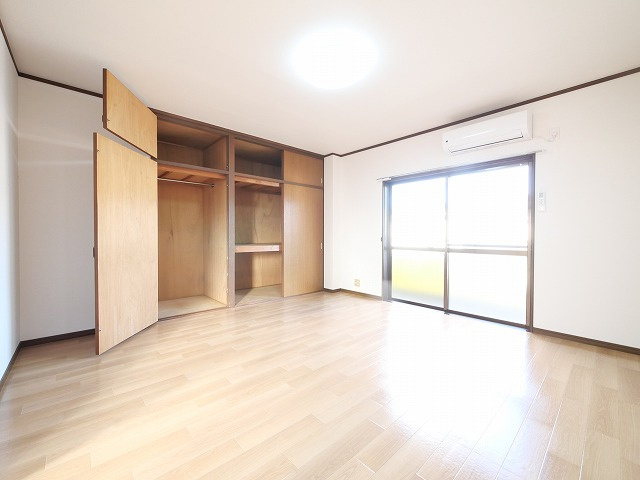 森島ビルの寝室|落ち着いて過ごせるお部屋なので、寝室にいかがでしょうか