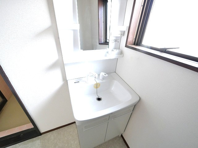 森島ビルの独立洗面台|独立洗面化粧台が付いています