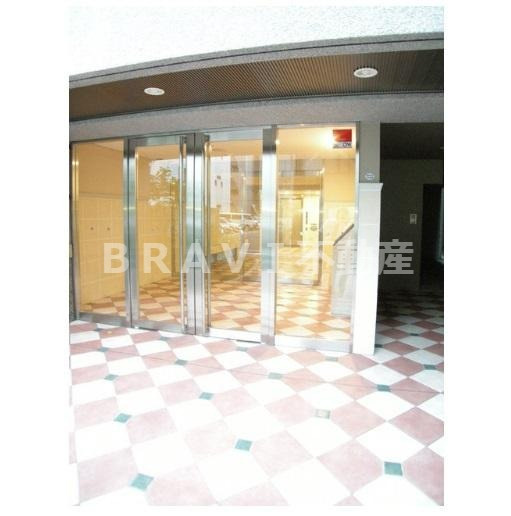 フォレシティ肥後橋　BRAVI不動産のエントランス|【フォレシティ肥後橋】落ち着いたエントランスです
