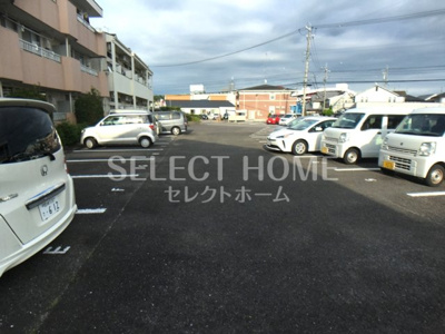 【駐車場】 | Gフォータン18 | 駐車場があるので、車を買う予定の方も安心です