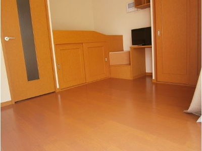 【居間・リビング】 | YOSHIDA | １階はフローリング、２階はカーペットになります。