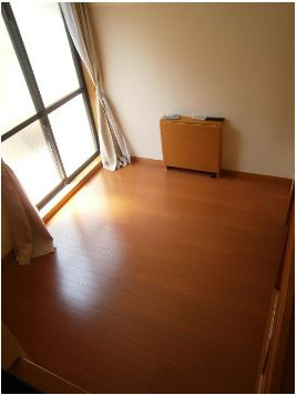 【洋室】 | YOSHIDA | １階はフローリング、２階はカーペットになります。