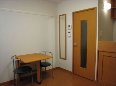 【内装】 | YOSHIDA | １階はフローリング、２階はカーペットになります。