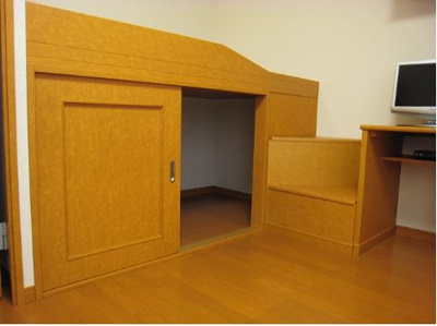 【寝室】 | YOSHIDA | １階はフローリング、２階はカーペットになります。