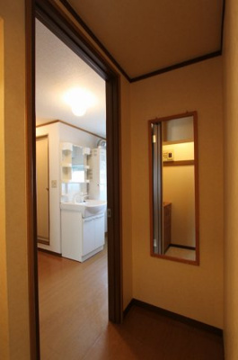 【玄関】 | 第十一ショーケービル | 鏡

