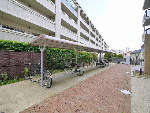 シャルム・サンモルティエのその他共用部分|屋根付き駐輪場