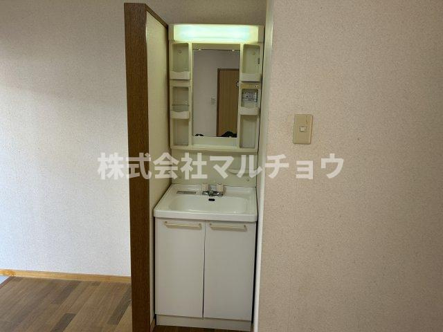 高見荘の洗面所|スペースが確保できる洗面所です