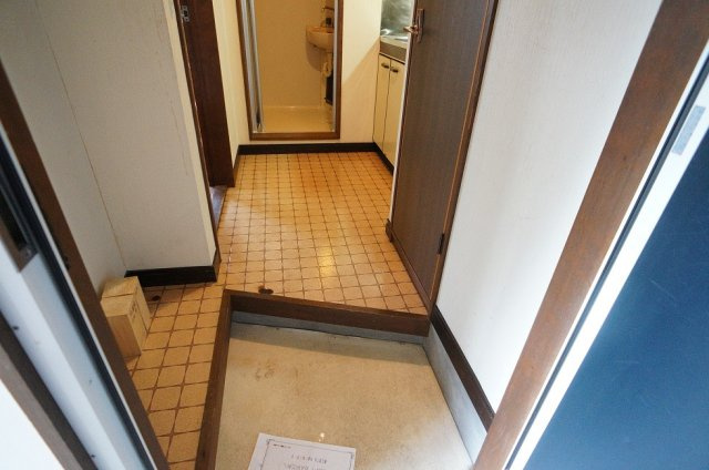 【玄関】 | シャトルⅡ番館