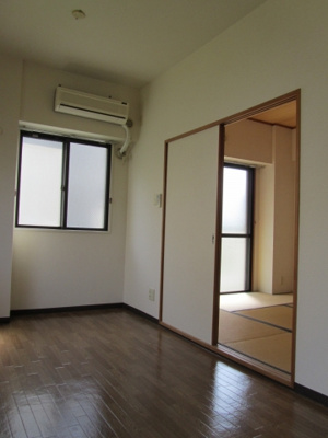 【居間・リビング】 | 第二八千代ビル