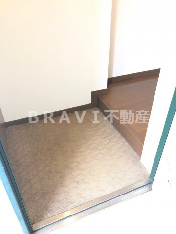 フォルム東三国　BRAVI不動産の玄関|【フォルム東三国】落ち着いた玄関です