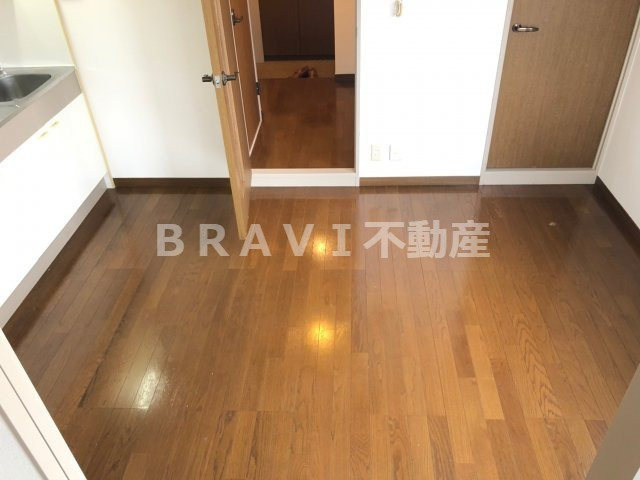 フォルム東三国　BRAVI不動産の居間・リビング|【フォルム東三国】使いやすいリビングです
