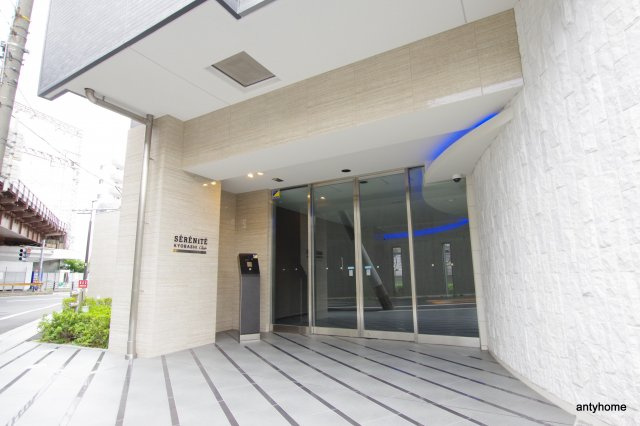 セレニテ京橋クレア　仲介手数料無料のエントランス