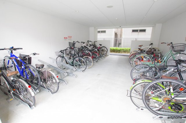 セレニテ京橋クレア　仲介手数料無料の駐車場