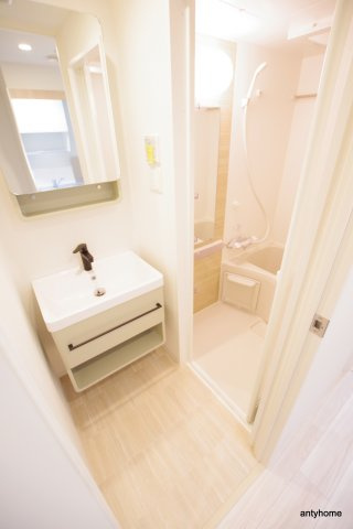 セレニテ京橋クレア　仲介手数料無料の洗面所