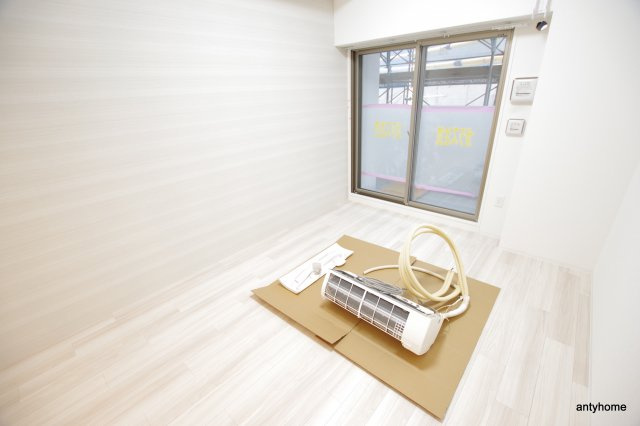 セレニテ京橋クレア　仲介手数料無料の居間・リビング