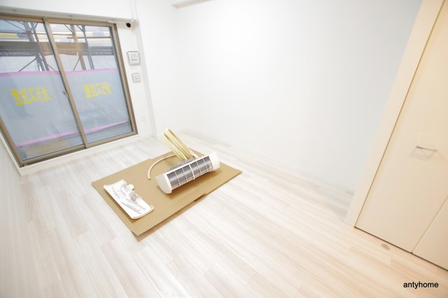 セレニテ京橋クレア　仲介手数料無料の居間・リビング