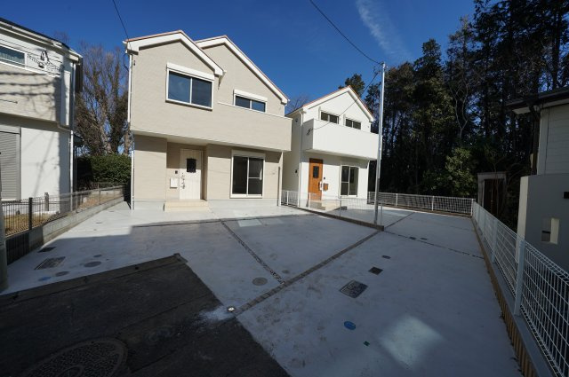 旧分譲地内につき住環境良好！ＬＤＫ２０帖の４ＬＤＫ。カースペース２台♪川島町全２棟新築戸建ての外観