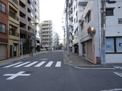 【周辺】 | 中銀第２東上野マンシオン | 中銀第2東上野マンシオン　エントランス前の道路