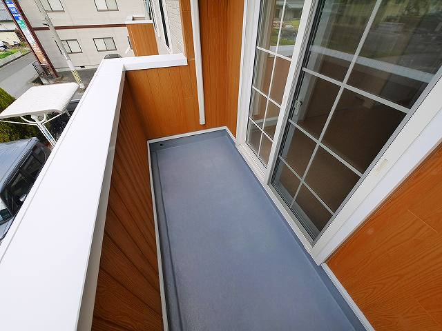 エレガンス（西九条町２丁目）のバルコニー|お洗濯にも便利なバルコニー付き