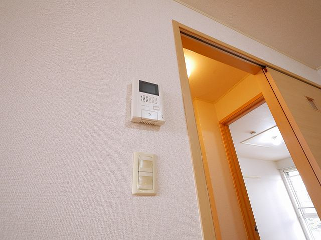 エレガンス（西九条町２丁目）のセキュリティ|お顔が見えるモニター付きインターホンで安心。