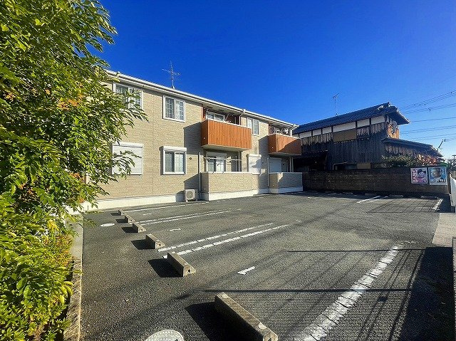 エレガンス（西九条町２丁目）の駐車場|駐車場です