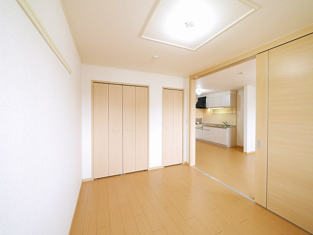 エレガンス（西九条町２丁目）の洋室|落ち着いた色調の洋室です