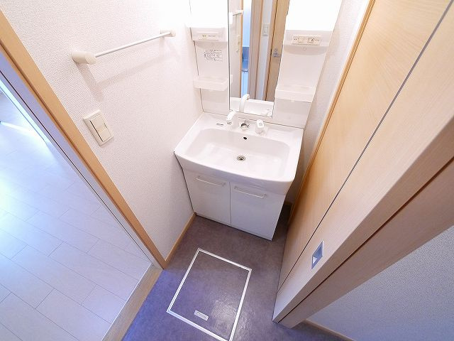 エレガンス（西九条町２丁目）の洗面所|スペースが確保できる洗面所です