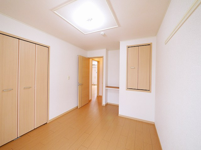 エレガンス（西九条町２丁目）の洋室|落ち着いた色調の洋室です