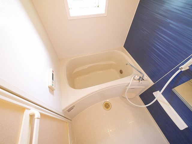 エレガンス（西九条町２丁目）の浴室|お風呂で日々の疲れを落としましょう