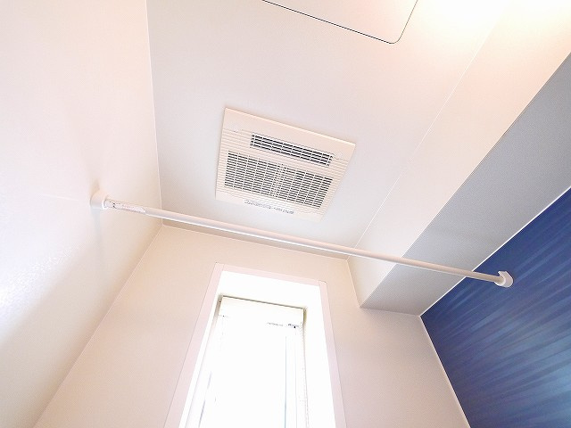 エレガンス（西九条町２丁目）の設備|お風呂には浴室乾燥機もついてます。