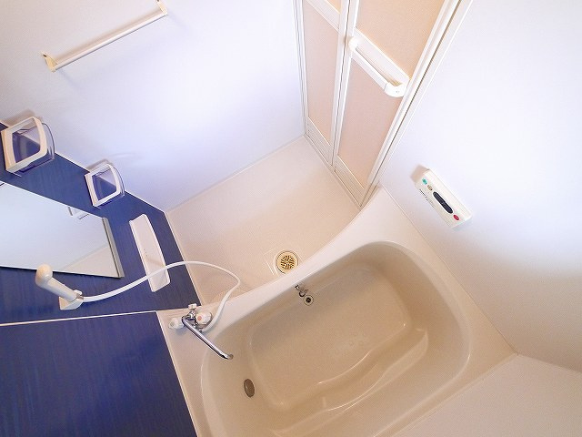 エレガンス（西九条町２丁目）の浴室|きれいなお風呂です