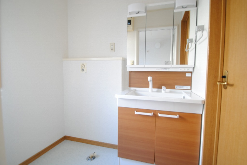 久留米市荘島町のタウンの独立洗面台