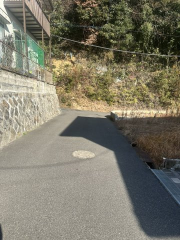 【前面道路含む現地写真】